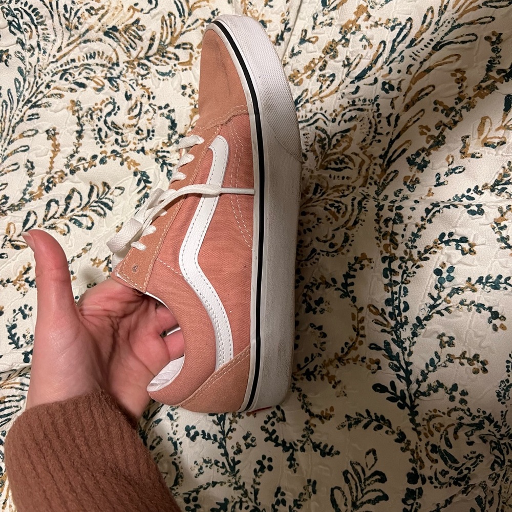 Super cute pink vans!